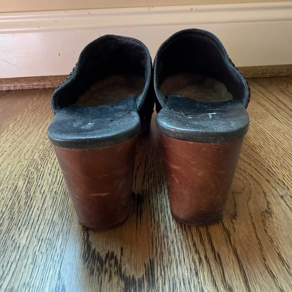 UGG Black Leather women Clogs
